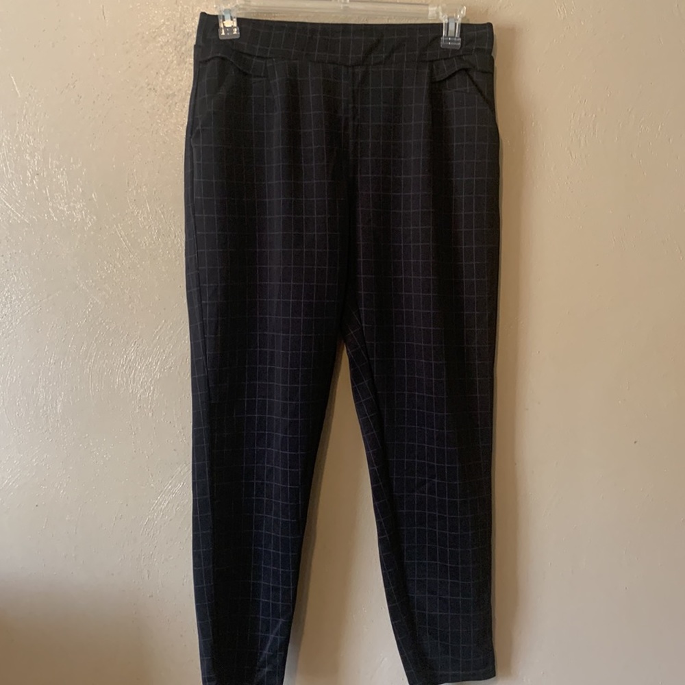 #40 Maze Collection size 1X black plaid pull on stretchy pants pockets